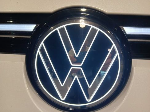 Used 2025 Volkswagen Tiguan SEL R-Line AWD/4WD image 11