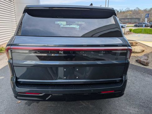 New 2026 Lincoln Navigator Reserve AWD/4WD image 8