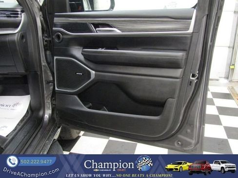 Used 2023 Jeep Wagoneer L Series II AWD/4WD image 45