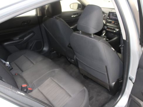 Used 2024 Nissan Altima 2.5 SV image 29