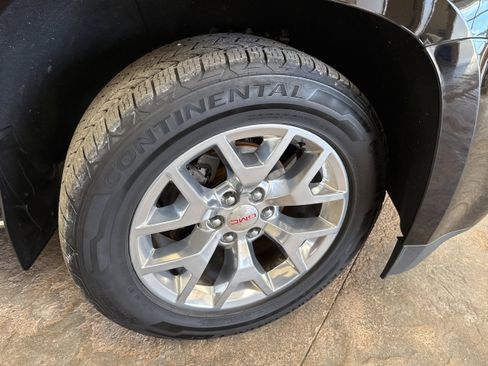 Used 2019 GMC Yukon XL SLE image 12