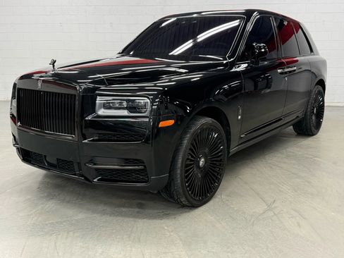 Used 2022 Rolls-Royce Cullinan Black Badge w/ Dark Exterior Package image 3