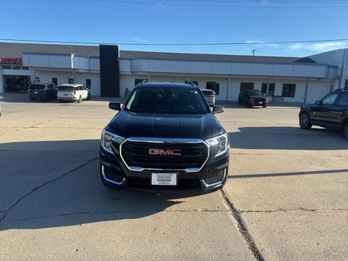 Used 2022 GMC Terrain SLE w/ Driver Convenience Package AWD/4WD image 3