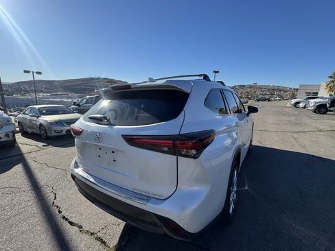 Used 2024 Toyota Highlander Limited image 5