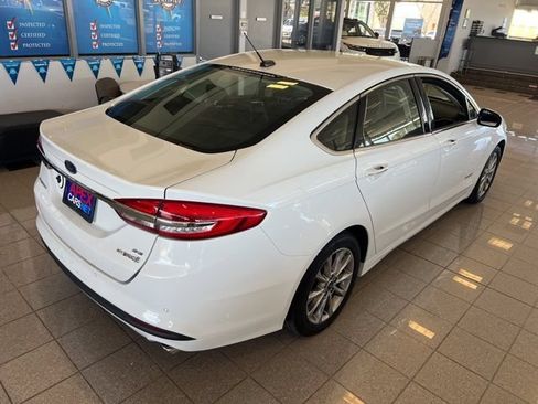 Used 2017 Ford Fusion SE w/ Equipment Group 602A FWD image 4