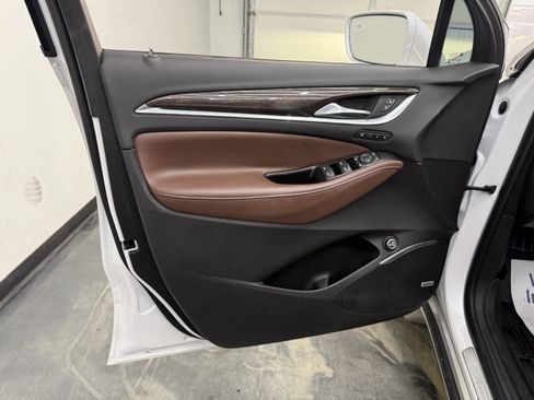 Used 2018 Buick Enclave Avenir w/ Avenir Technology Package AWD/4WD image 9