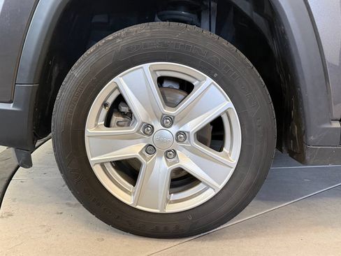 Used 2022 Jeep Compass Latitude AWD/4WD image 27