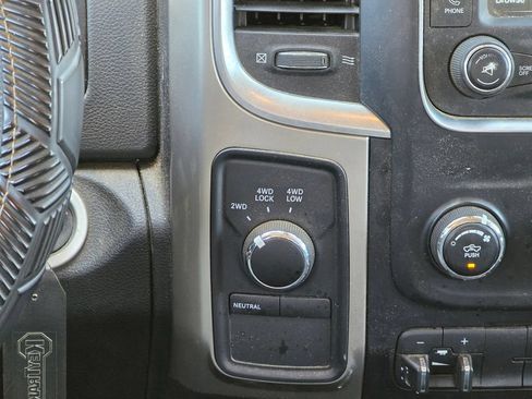 Used 2015 RAM 2500 SLT AWD/4WD image 18