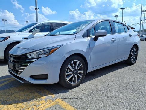 Used 2025 Nissan Versa SV FWD image 1