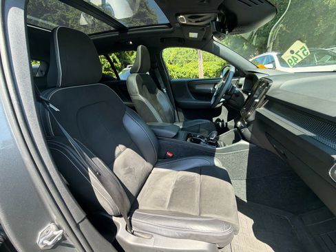 Used 2019 Volvo XC40 T5 R-Design AWD/4WD image 17