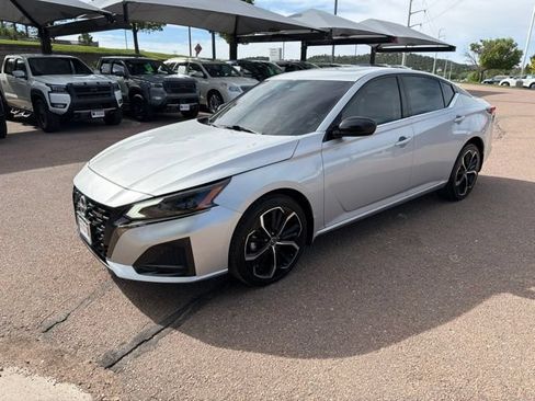 Used 2024 Nissan Altima 2.5 SR w/ SR Premium Package AWD/4WD image 3