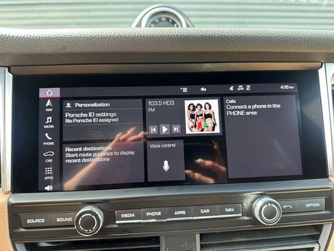 Certified 2020 Porsche Macan AWD/4WD image 28