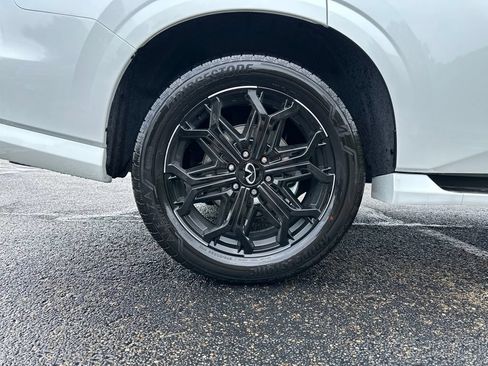 New 2027 INFINITI QX80 Sensory AWD/4WD image 10