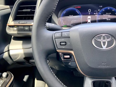 Used 2026 Toyota Crown XLE image 23