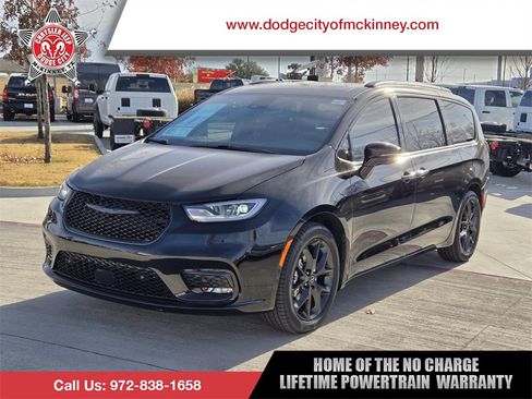 New 2026 Chrysler Pacifica Limited w/ S Appearance Package image 1