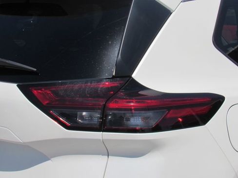 Used 2023 Nissan Rogue SV FWD image 12