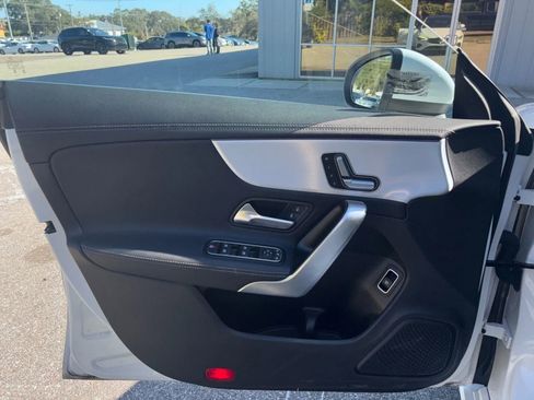 Used 2025 Mercedes-Benz CLA 250 4MATIC image 17