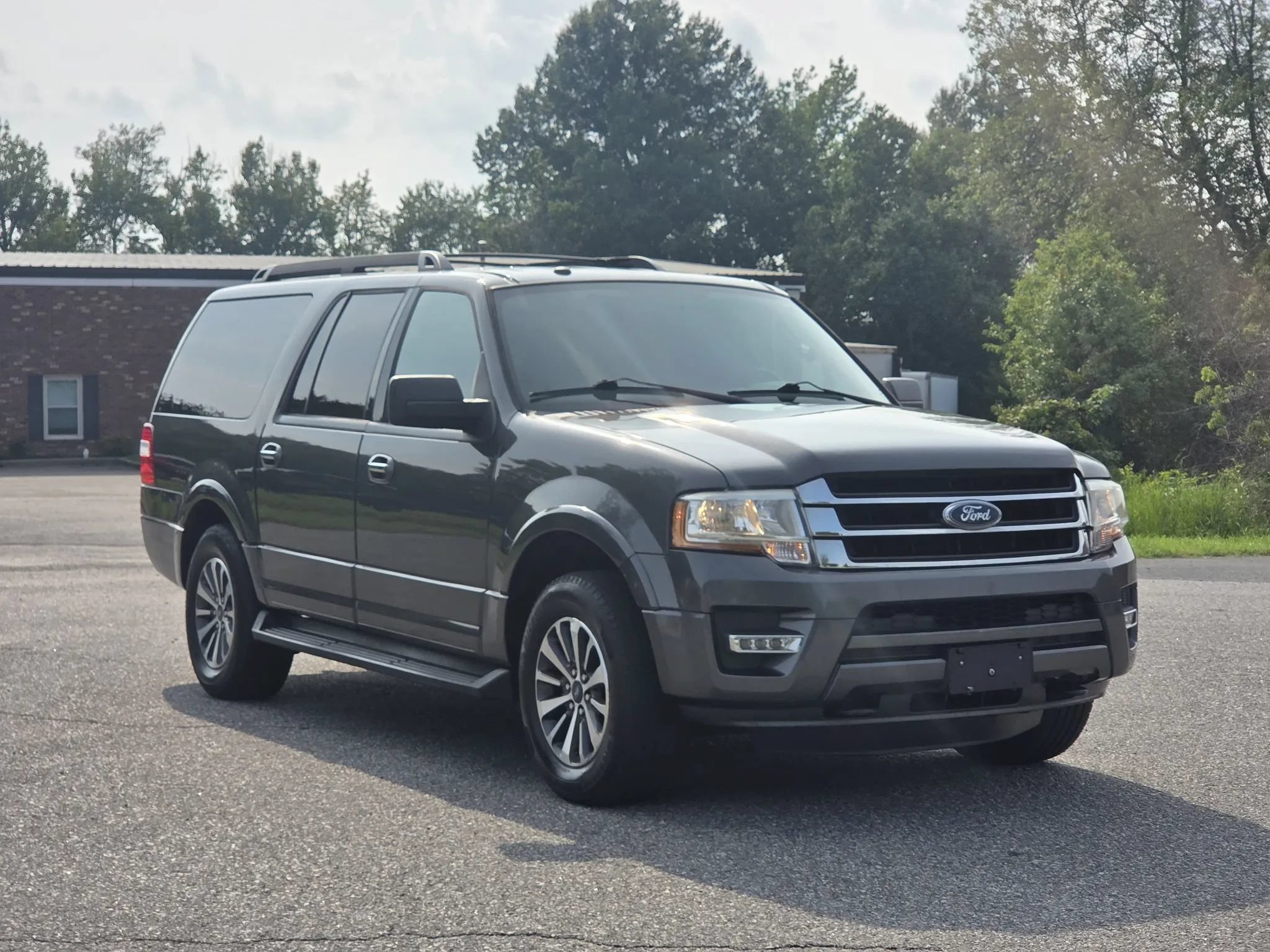 Used 2017 Ford Expedition EL XLT AWD/4WD image 6