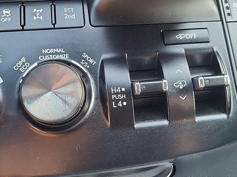 Used 2020 Lexus LX 570 4WD w/ Sport Package image 18