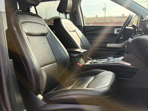 Used 2024 Ford Explorer Limited image 16
