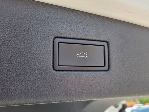 Used 2020 Volkswagen Tiguan S FWD image 13