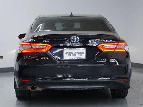 Used 2020 Toyota Camry XLE image 6