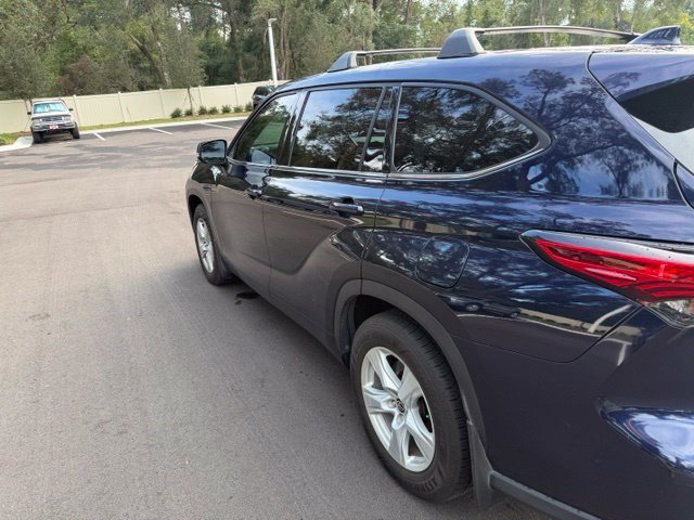 Used 2021 Toyota Highlander LE FWD image 8