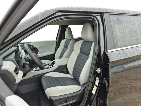 New 2026 Mitsubishi Outlander SE FWD image 16