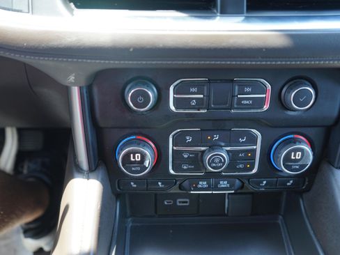 Used 2022 Chevrolet Tahoe Z71 AWD/4WD image 16