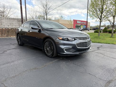 Used 2017 Chevrolet Malibu LT FWD image 9