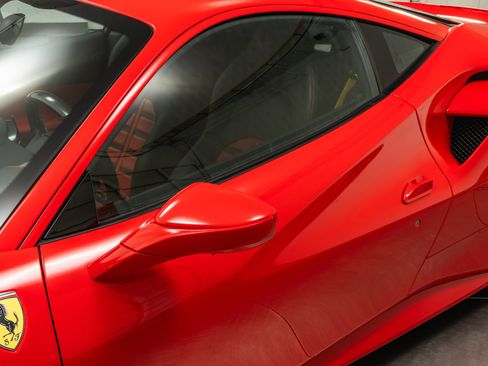 Used 2018 Ferrari 488 GTB RWD image 37