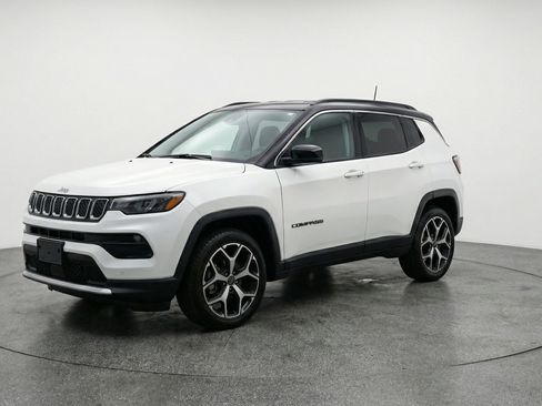 Used 2025 Jeep Compass Limited image 3