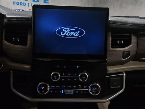 Used 2024 Ford Expedition Limited AWD/4WD image 16