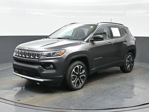 Used 2022 Jeep Compass Limited image 2