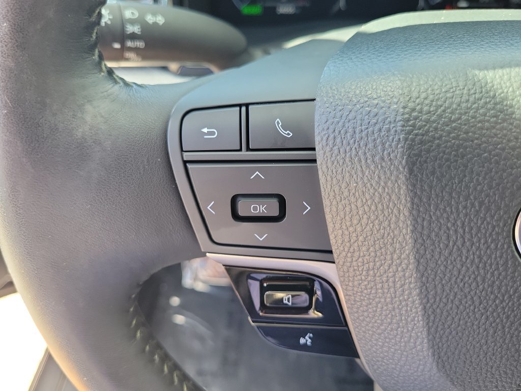 Used 2025 Toyota Camry XLE FWD image 18