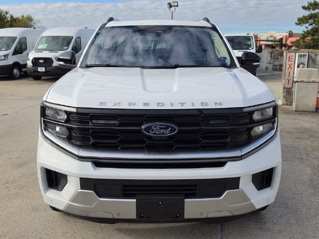 Used 2025 Ford Expedition Max Platinum w/ Driver's Package AWD/4WD image 2