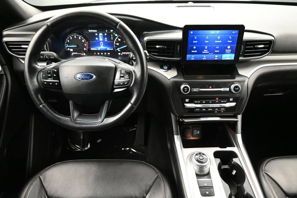 Used 2020 Ford Explorer XLT w/ Equipment Group 202A RWD image 4