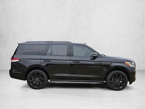 Used 2023 Lincoln Navigator Reserve AWD/4WD image 4