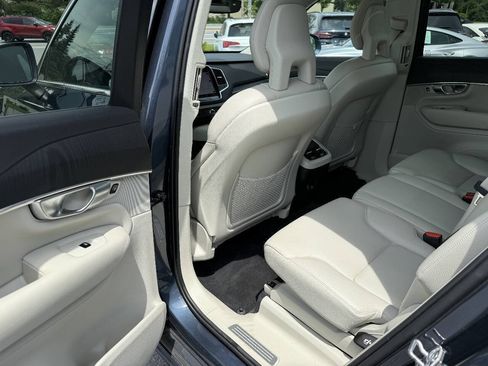 Used 2020 Volvo XC90 T6 Momentum AWD/4WD image 22