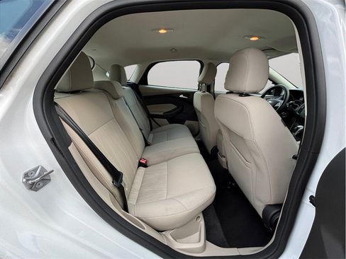 Used 2015 Ford Focus SE FWD image 29