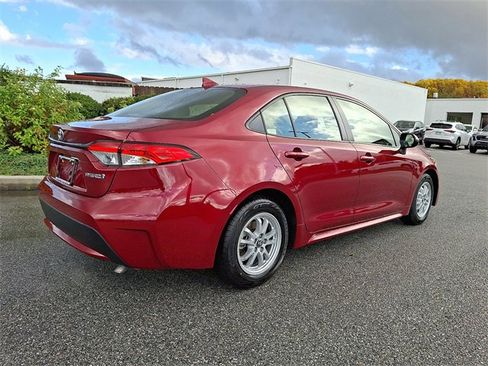 Used 2022 Toyota Corolla LE image 6
