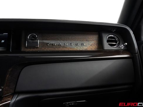 Used 2024 Rolls-Royce Phantom Sedan w/ The Phantom Package RWD image 34