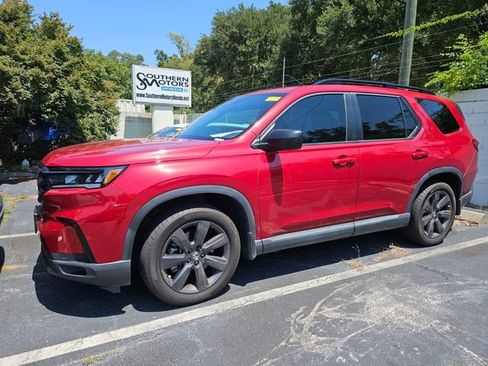 Used 2025 Honda Pilot Sport image 3