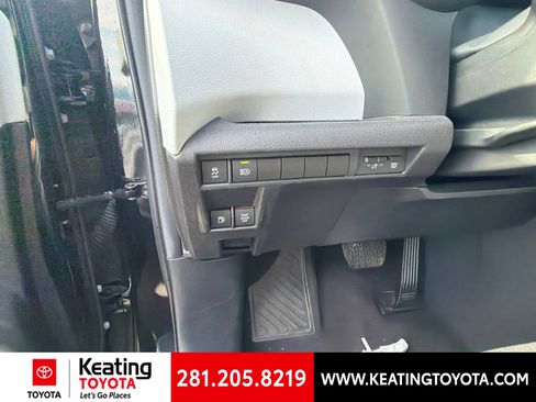 Certified 2025 Toyota Sienna LE FWD image 15