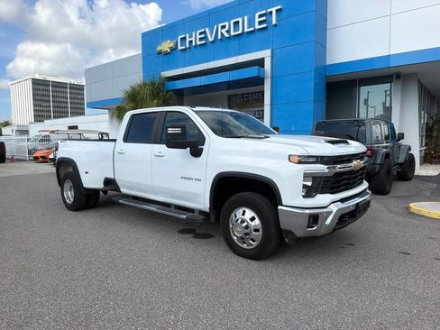 Used 2025 Chevrolet Silverado 3500 LT w/ Safety Package AWD/4WD image 3