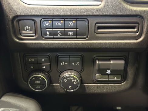 Used 2023 Chevrolet Tahoe Z71 w/ Off-Road Capability Package AWD/4WD image 33