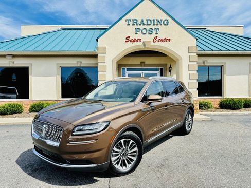 Used 2022 Lincoln Nautilus FWD w/ Premium Package image 2