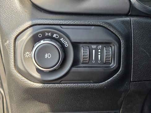 Used 2022 Jeep Wrangler Sport AWD/4WD image 18