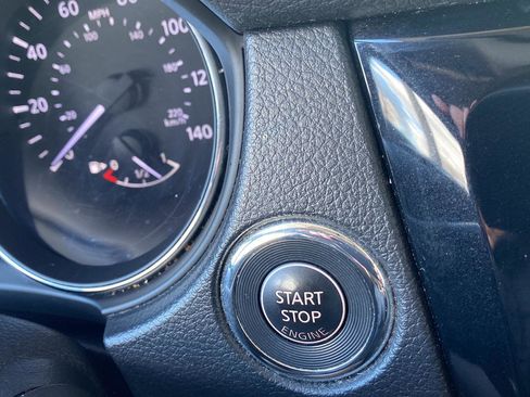 Used 2016 Nissan Rogue SV image 26