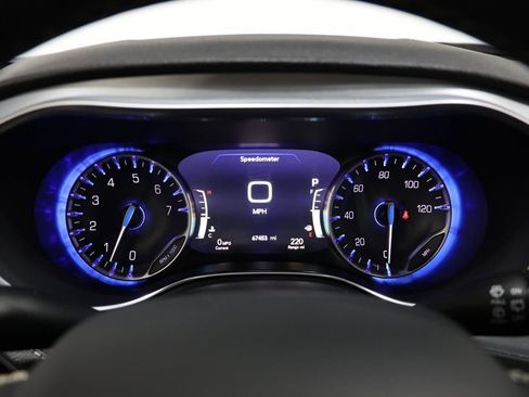 Used 2025 Chrysler Pacifica Limited FWD image 23